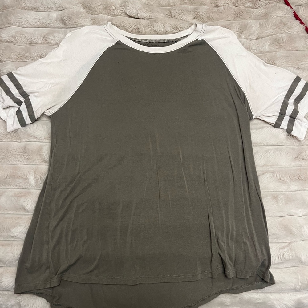 American Eagle Outfitters Green and White Short Sleeve T-Shirt